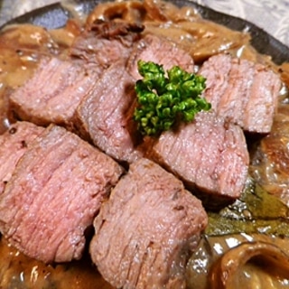 かたまり肉の赤ワイン蒸し